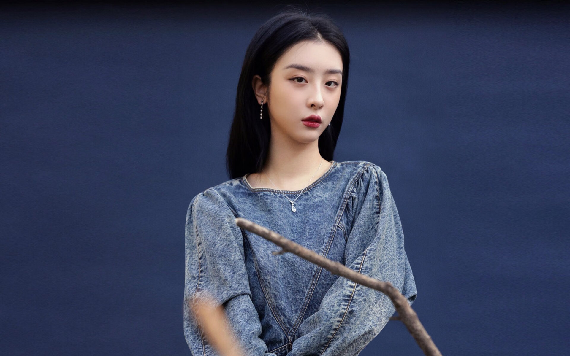 “简阳文体中心:羽毛球决赛进入白热化阶段,紧张刺激”