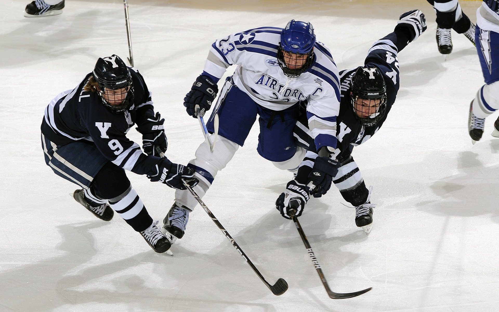 爱游戏体育平台-球队荣誉：那些迈向冠军的关键历史瞬间，球队奖项名称大全